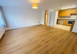 3 bedroom Unfurnished FlatApartment to Let