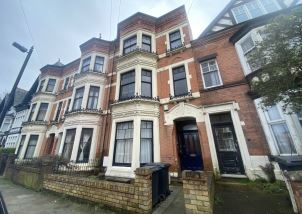 6 bedroom Furnished House to Let